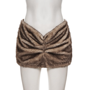 IHOOV Side Ruched Low-Rise Cheeky Faux Fur Mini falda - Product Image 2