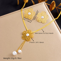 Parure de bijoux tendance en acier inoxydable plaqué or avec fleur creuse et perle, collier et boucles d'oreilles pour femme, cadeau idéal pour mariage et soirée