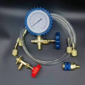 Kit de recharge de réfrigérant automobile avec manomètre et flexibles pour systèmes de climatisation automobile - Product Image 1
