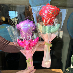 Ballon en aluminium en forme de bouquet de roses Cadeau en plastique pour mère amante ou petite amie pour les propositions de mariage ou les événements du centre commercial - Product Image 5