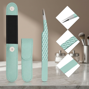 Pinzas de Precisión de Acero Inoxidable para Pestañas con Punta Dentada y Estuche Verde Menta para Aislamiento de Extensiones de Pestañas - Product Image 1