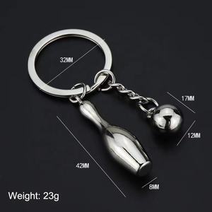 Porte-clés sportifs en métal en gros, design 3D en alliage de zinc, divers événements sportifs, raquette de badminton, porte-clés, anneau de clé, logo personnalisé au <span class=keywords><strong>laser</strong></span> - Product Image 6