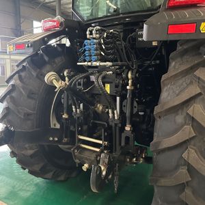 Bánh máy kéo 4WD Công suất động cơ lớn ba điểm treo nhiều công cụ 200HP nhiều địa hình lúa bùn đất khô - Product Image 6