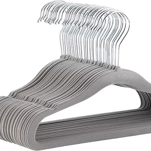 <span class=keywords><strong>Amazon</strong></span> Basics-Lot de 30 <span class=keywords><strong>cintres</strong></span> antidérapants en velours pour enfants (bébé/enfant en bas âge) 11.6 pouces (pour vêtements de bébé)-Gris - Product Image 1