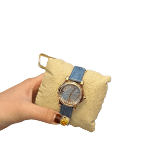 Reloj de Cuarzo para Mujer con Caja en Tono Dorado, Correa de Cuero con Patrón de Cocodrilo Gris y Esfera de Nácar Chopards - Product Image 2