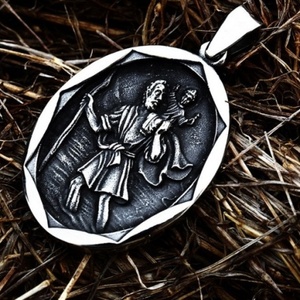 Runder Edelstahl-Anhänger, Schmuckanhänger, Heiliger Christophorus, geschnitzt, Schutzanhänger für Männer - Product Image 4