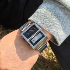 Montre Sportive Y2K Rétro Carrée Multifonctionnelle Tendance avec <span class=keywords><strong>Calendrier</strong></span> Numérique, Chronographe, Lumineuse, Étanche et Bracelet en Acier 36mm – Vente en Gros - Product Image 3