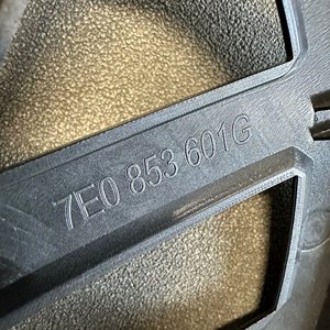 Juego de 2 Emblemas de Repuesto para Coche T5 T6, Delantero y Trasero, para Volkswagen VW Transporter T5 T6, Cromado y Negro Brillante - Product Image 3