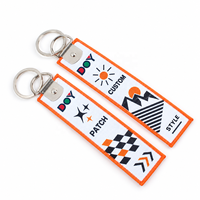 Porte-clés d'étiquette en tissu de forme personnalisée à conception double face en gros avec logo tissé à la machine avec son propre nom