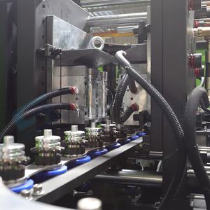 Machine de soufflage par étirage automatique à servo-entraînement stable pour bouteilles en plastique de 10 ml à 2 L (eau, détergent, cosmétiques, boissons) 2500B - Product Image 2