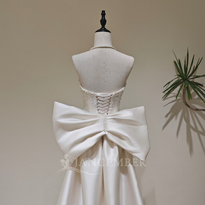 Robe de mariée sirène moderne LY159 en satin avec appliques florales en cristal, jupe longue à nœud, longueur ras du sol - Product Image 4