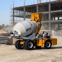 Camión Mezclador de Concreto Autocargable con Control Hidráulico y Alimentación por Tolva para Mezcla Uniforme en Proyectos Municipales y Menores