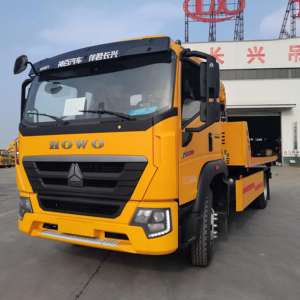 Camion <span class=keywords><strong>de</strong></span> dépannage Howo 4x2 avec grue <span class=keywords><strong>de</strong></span> 6,3 tonnes et plateau à benne basculante, <span class=keywords><strong>en</strong></span> promotion - Product Image 1