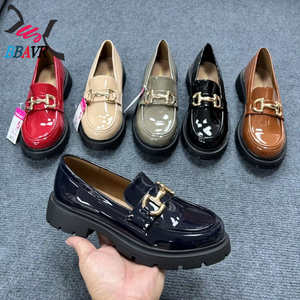 รองเท้าส้นเตี้ยผู้หญิง Sweet Bow Heart รุ่น Retro Mary Janes หนังแก้ว พื้นยาง หุ้มด้วยไมโครไฟเบอร์ สไตล์โลลิต้า - Product Image 1