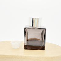 Bouteille diffuseur à roseaux carrée en verre noir clair de 50 ml et 100 ml, col de 28 mm, bouchon à vis en aluminium, pour huiles essentielles aromatiques – Vente en gros