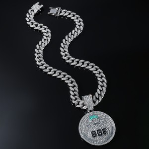 Pendentif sac d'argent BGE doré serti de pierres avec chaîne cubaine pour bijoux de déclaration pour hommes hip-hop et streetwear urbain - Product Image 5