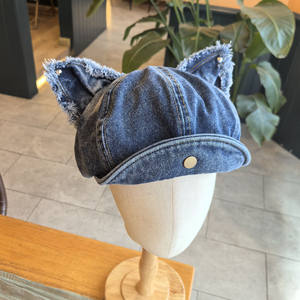 Gorra octogonal transpirable de mezclilla de algodón lavado con orejas de gato y visera abatible para mujer adulta, estilo casual y bonito. - Product Image 1