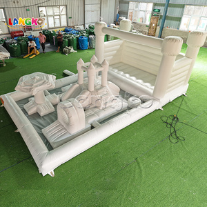 Château gonflable commercial de qualité supérieure avec piscine à balles et aire de jeux souple – Prix usine - Product Image 1