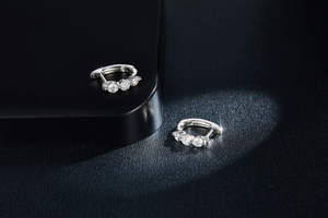 Pendientes de Aro Finos Rui Chuan de Plata Pura 925 con Moissanita y Material de Silicona para Fiesta - Product Image 5