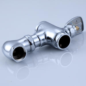 Válvula de descarga horizontal de cobre de accionamiento por pedal Morning Dew, montada en la pared, ahorradora de agua para inodoro de cuclillas - Product Image 1