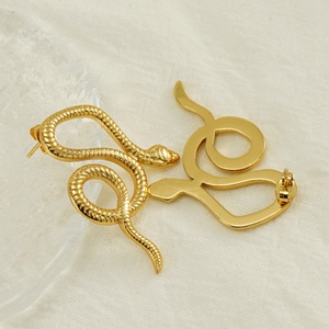 7 Estilos de Aretes de Acero Inoxidable con Forma de Animales para Mujer, Aretes de Serpiente Chapados en Oro, Joyería para Orejas - Product Image 3
