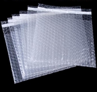 Enveloppes à bulles transparentes de l'usine de Qingdao, pochettes à bulles personnalisées avec bande adhésive pour l'emballage et l'expédition