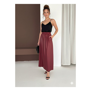 Falda Fluida Color Borgoña para Mujer con Bolsillos Laterales, Tela con Aspecto de Cuero, 95 cm de Largo - Product Image 1