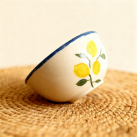 Bol de citron personnalisé de différentes tailles avec motifs de décalcomanies de citronnier bleu foncé et jaune à l'intérieur autour du bol pour salade de soupe de riz