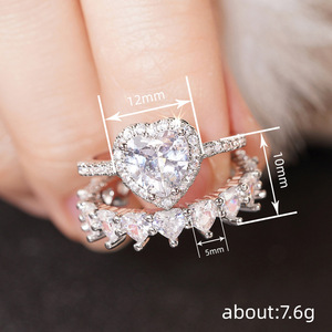 Set di anelli con zirconi scintillanti a forma di cuore per donna, gioielli romantici da regalo per matrimonio da principessa - Product Image 5