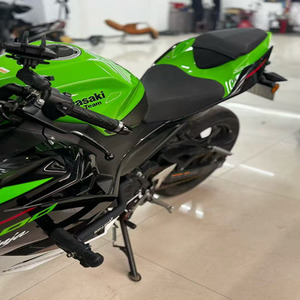 Gamme complète de motos à essence d'occasion de Kawasaki, la moto sportive 400cc bicylindre refroidie par eau 400 - Product Image 6