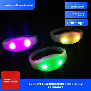 Bracelet LED en silicone à commande sonore et activé par la voix, clignotant, pour décorations de fête de Noël et accessoires d'ambiance - Product Image 3