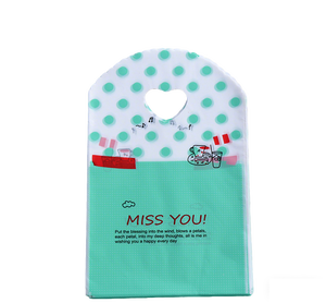 Bolsa de Compras Reutilizable HOYO de 13 x 21 cm (5.1 x 8.3 Pulgadas) con Diseño de Nubes Dulces y Encantadoras en Azul a Cuadros, Asa en Forma de Corazón - Product Image 2