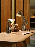 Lampe de table LED portable rechargeable, lampe de lecture sans fil moderne et minimaliste pour chevet, vente en gros OEM pour hôtels