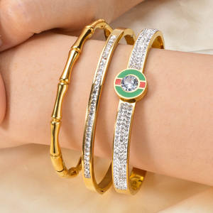 แหวนผู้หญิงสุดหรูทำจากสเตนเลสสตีลฮาวายสำหรับผู้หญิงแหวนหัวใจเพทายสีเขียวชุบทอง18K - Product Image 6