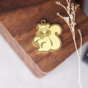 Qiandi Golden <span class=keywords><strong>Squirrel</strong></span> Holding <span class=keywords><strong>Acorn</strong></span> colgante collar para damas, acero inoxidable lindo Animal DIY accesorio - Product Image 2