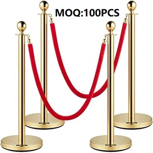 เสาคั่นฝูงชนแบบขายส่งจากโรงงาน  พร้อมเชือกสแตนเลสสีโครเมียมทอง - Product Image 1