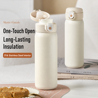 Bouteille d'eau chaude personnalisée de 500 ml fabriquée en Chine, vente en gros à bas prix, tasses en acier inoxydable 316 de haute qualité, gobelet réutilisable pour boissons froides pour les fêtes