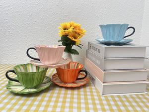 Juego de Taza y Platillo de Café de Cerámica Vintage de 250 ml, Diseño Floral Estilo Americano, Incluye Bandeja y Caja, Ideal para Fiestas y Té de la Tarde - Product Image 5