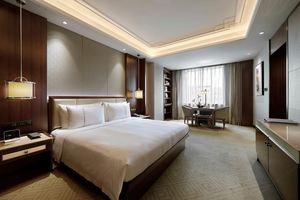 Juego <span class=keywords><strong>de</strong></span> Muebles <span class=keywords><strong>de</strong></span> Dormitorio <span class=keywords><strong>de</strong></span> <span class=keywords><strong>Hotel</strong></span> <span class=keywords><strong>de</strong></span> Madera Sólida <span class=keywords><strong>de</strong></span> Lujo Moderno, Diseño <span class=keywords><strong>de</strong></span> Cama King Personalizada, Ecológico, para Apartamentos y Habitaciones <span class=keywords><strong>de</strong></span> Huéspedes - Product Image 3