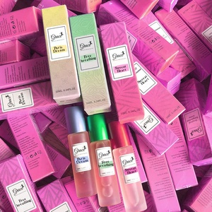 Vente en gros de parfums roll-on aux phéromones, huiles essentielles, senteurs florales, fruitées et boisées, unisexes, format voyage 10 ml, avec logo personnalisé - Product Image 2