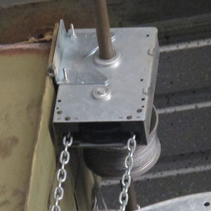 Les rampes à un pilier et les chariots à <span class=keywords><strong>palan</strong></span> à chaîne traversent les rails de la <span class=keywords><strong>porte</strong></span> de garage - Product Image 5