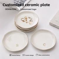 Plateau à bijoux en céramique blanche avec bord doré, plateau à bagues en relief 3D avec alphabet, porte-bijoux en porcelaine personnalisé avec lettre, cadeau