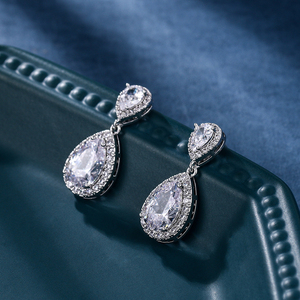 Nuovi Orecchini a Perno Weiman con Zirconia Cubica e Cristalli CZ, Trendy in Oro per Spose, Anniversari e Feste, Ottima Idea Regalo - Product Image 1