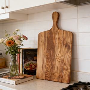 Planche à découper et plateau de service en bois d'olivier, planche à découper en bois d'olivier pour la cuisine, planche à découper artisanale en bois d'olivier avec poignée - Product Image 3