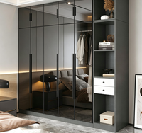 Armoire de chambre à coucher sur mesure de luxe italienne moderne, placard droit avec porte en verre miroir gris et tiroirs de rangement