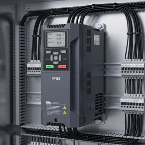 ไดรฟ์ SINEE รุ่น EM760 ซีรีส์ 160KW 380v ไดรฟ์ VFD สำหรับงานหนัก พร้อมระบบซอฟต์สตาร์ท สำหรับเครื่องอัดอากาศแบบสกรู - Product Image 2