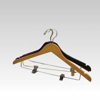 Cintres en bois massif en gros pour magasins de vêtements, ensembles de cintres multifonctionnels, pinces de style hôtelier, modernes, sans couture et antidérapants