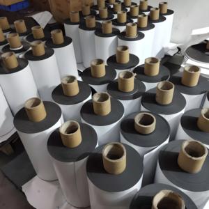 מגנט neodymium חזק מותאם אישית מגלגל גיליונות מגנטיים גמישים עם דבק לשימוש תעשייתי