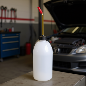 Botella de plástico para verter aceite con boquilla larga para uso automotriz - Product Image 3