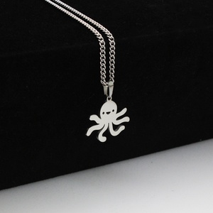 Collier en acier inoxydable argenté avec pendentif pieuvre - Bijoux pour femmes avec chaîne réglable - Design inspiré des dessins animés - Product Image 5
